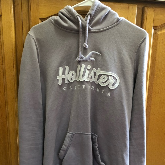 Hollister Tops - Hollister California Hoodie Light Purple w/ White Lettering Women’s Size Medium